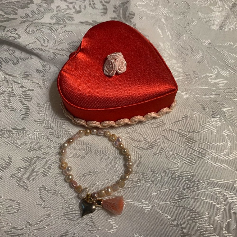 Pearl Bracelet & Red Satin Heart Container - Picture 2 of 6